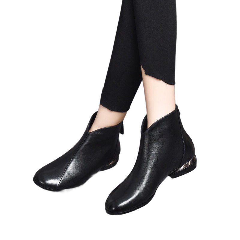 お母さんのファッションの後ファスナーの中で女性の靴のショートブーツの純色の丸い頭のファッションの女性の靴のファッションの低いゴムの女性の靴を手伝います お母さんのファッションの後ファスナーの中で女性の靴のショートブーツの純色の丸い頭のファッションの女性の靴のファッションの低いゴムの女性の靴を手伝います