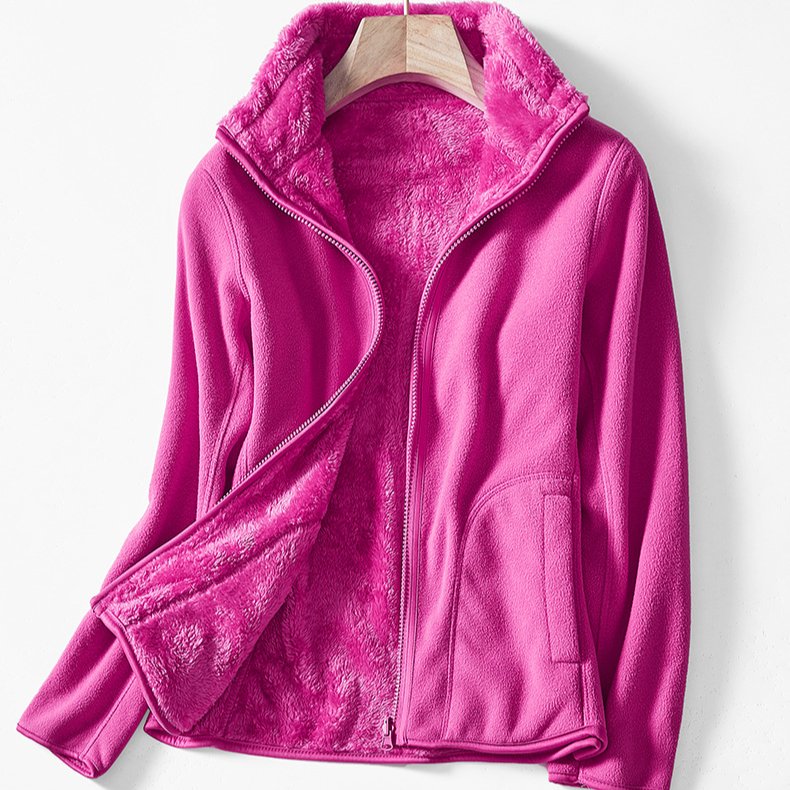 女性は帽子付きのガーディアン男にベルベットをつけて保温防風コートを厚くして 両面にベルベットの服を着て秋冬サンゴのベルベットのガーディアンを着ている