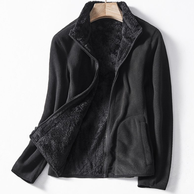 女性は帽子付きのガーディアン男にベルベットをつけて保温防風コートを厚くして 両面にベルベットの服を着て秋冬サンゴのベルベットのガーディアンを着ている