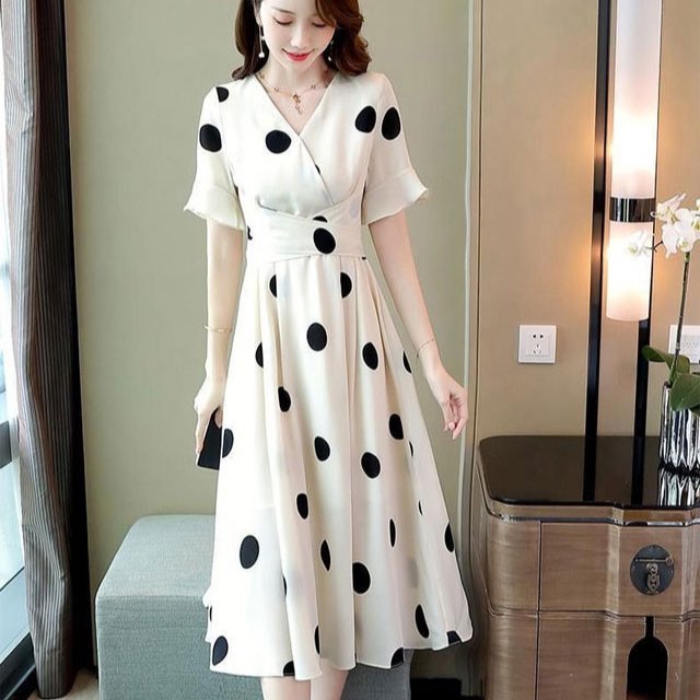スタイリッシュでエレガントな韓国風ポルカドットスリムドレス