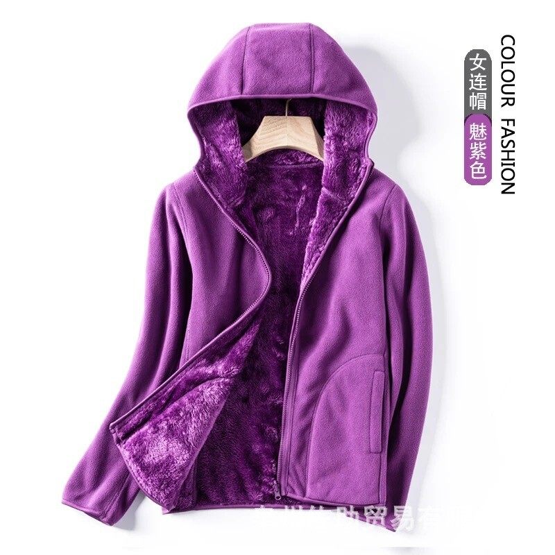 女性は帽子付きのガーディアン男にベルベットをつけて保温防風コートを厚くして 両面にベルベットの服を着て秋冬サンゴのベルベットのガーディアンを着ている