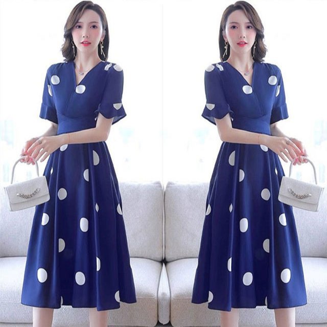 スタイリッシュでエレガントな韓国風ポルカドットスリムドレス